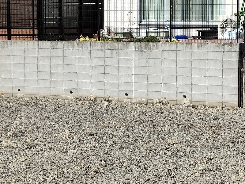 田とブロック擁壁